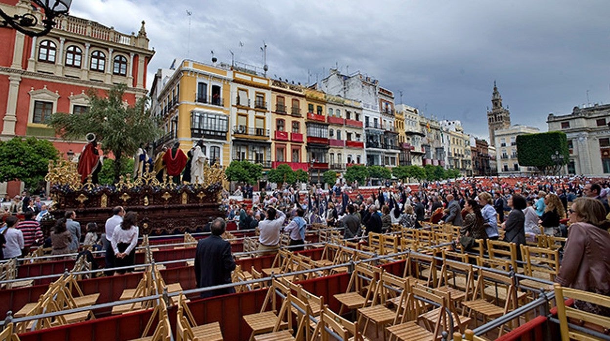 El misterio del Beso de Judas, a su paso por los palcos de la Plaza de San Francisco