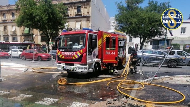 Importante fuga de gas en la Ronda Histórica al perforar una tubería una máquina de obra