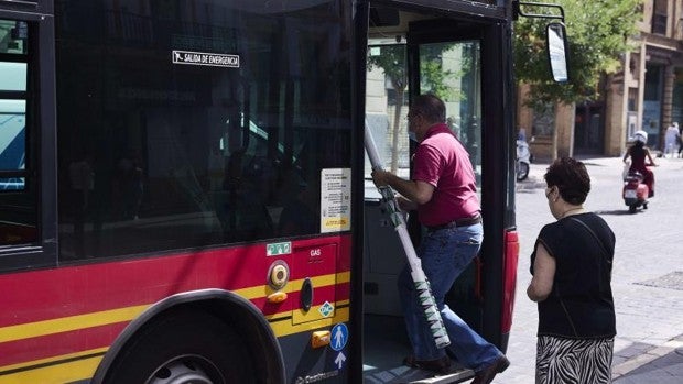 La línea 43 de Tussam se amplía para acercarla más al Centro a petición de los trianeros