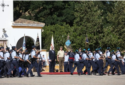 Un momento del desfile de fuerzas presente