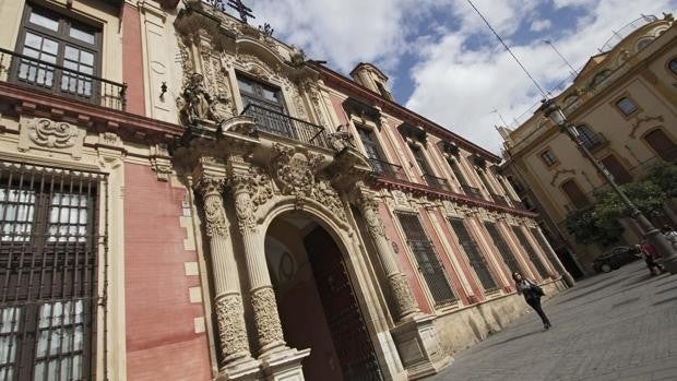 Saiz Meneses reestructura las vicarías de Sevilla capital