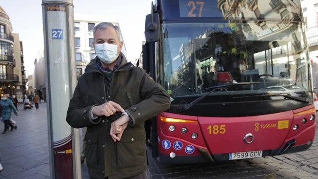 José Luis Sanz promete incrementar el servicio de Tussam y reforzar las líneas de Sevilla Este