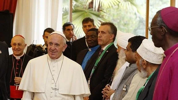 El Papa a su llegada a la Nunciatura Apostólica en Nairobi (Kenia) para celebrar un encuentro ecuménico e interreligioso
