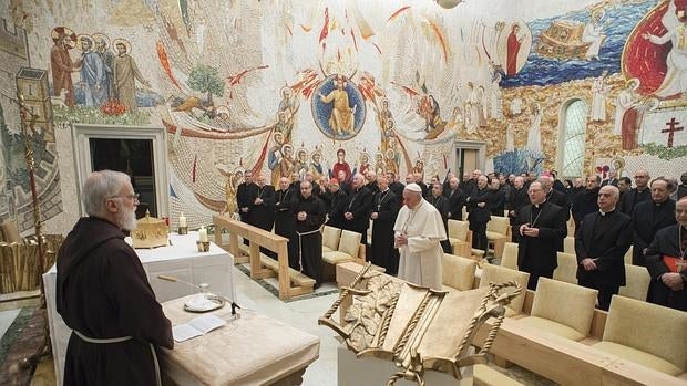 El Papa asiste a la primera homilía de Adviento celebrada en la capilla Redemptoris Mater, en la Ciudad del Vaticano, hoy