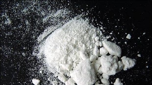 Guardacostas de EE.UU. decomisan un alijo de cocaína. La justicia peruana reclama a este hombre por blanquear ganancias relacionadas con el tráfico de esta sustancia