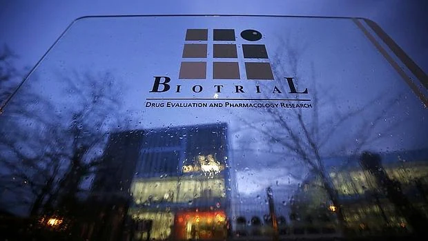 Logotipo a la entrada del laboratorio Biotrial, empresa que ha llevado a cabo estos experimentos con humanos