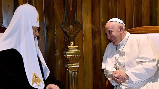 Kiril de Moscú y el Papa Francisco, en su encuentro privado en La Habana