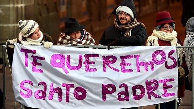 Fieles esperan al Papa Francisco en México