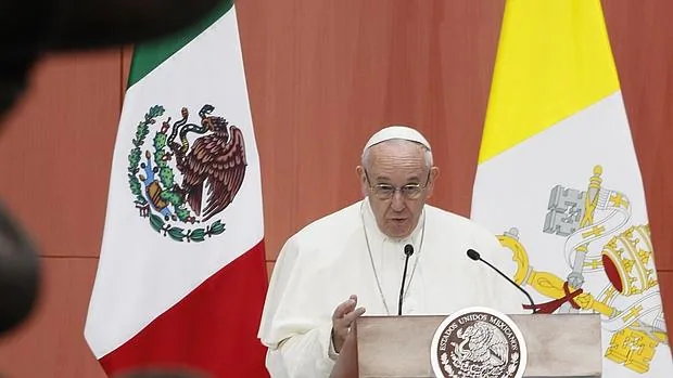 El Papa durante su discurso de bienvenida en el Palacio Nacional de México