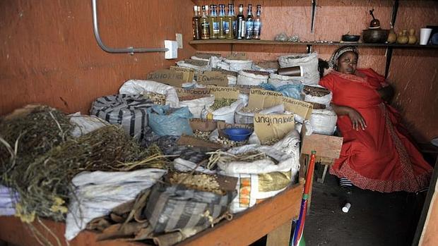 Una mujer en su puesto de venta de alimentos en Durban, Sudáfrica