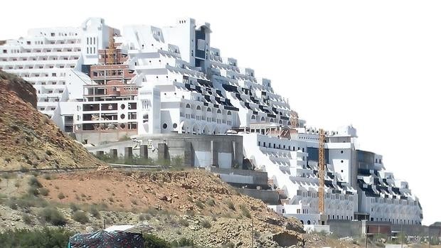 Hotel Algarrobico, construido en el Cabo de Gata, en Carboneras (Almería)