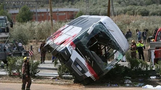 El autobús accidentado en Freginals en el que perdieron la vida 13 jóvenes estudiantes
