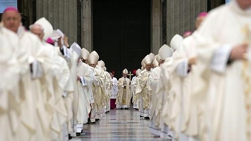 El Papa (c) oficiando una misa durante la ceremonia organizada con motivo del Jubileo de la Misericordia