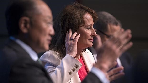 La ministra francesa de Ecología, Ségolène Royal, durante un foro titulado «Transformando el Acuerdo sobre el Cambio Climático de París en realidad», durante la reunión de primavera del Fondo Monetario Internacional (FMI) y el Banco Mundial (BM), que se han celebrado recientemente en Washington