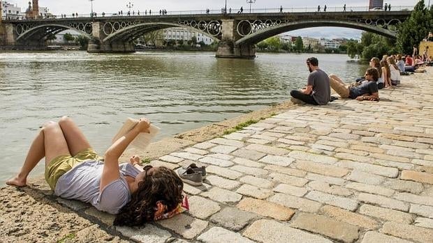 Fin de semana de lluvias en el norte y calor veraniego en la costa mediterránea y el sur