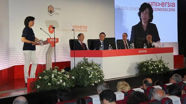Ana Botín durante su intervención en la XVI Junta General de Accionistas de Universia celebrada en Córdoba