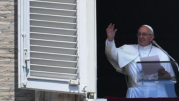 El Papa Francisco durante el rezo del Angelus