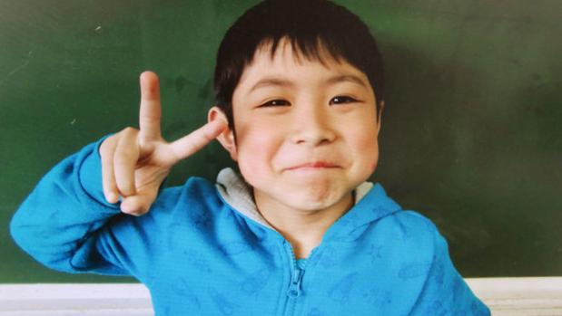 El niño japonés de 7 años, Yamato Tanooka, perdió dos kilos de peso durante los seis días que permaneció solo en el bosque