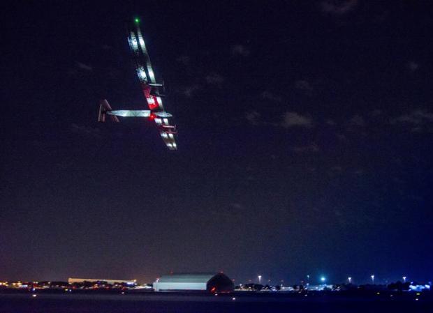 El Solar Impulse despega de Nueva York dispuesto a cruzar el Atlántico y llegar a Sevilla este próximo jueves