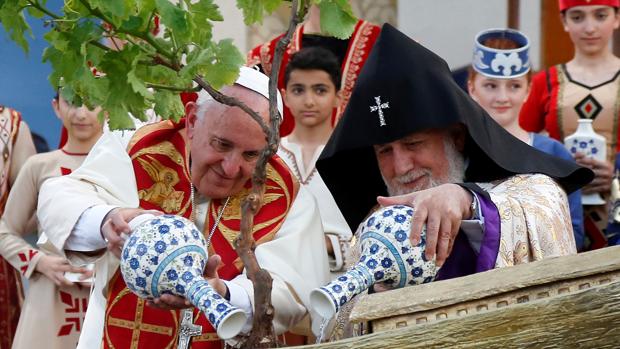 El viceprimer ministro turco acusa al Papa de «mentalidad de cruzado» por recordar el genocidio armenio