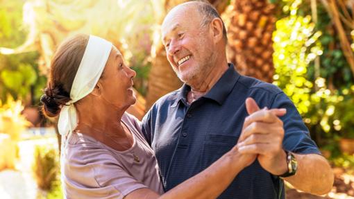 Caminar, subir escaleras o bailar, mantienen la salud del cerebro