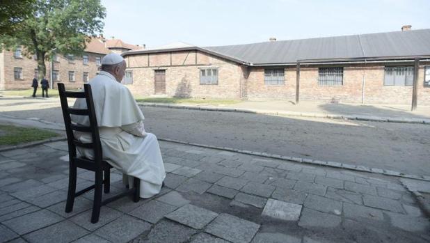 El silencio de Francisco en Auschwitz y Birkenau, fortísimo mensaje de respeto a las víctimas y el pueblo judío