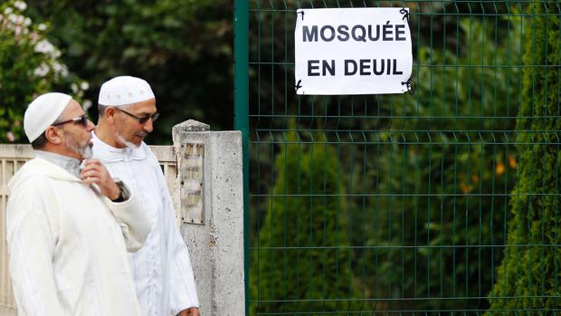 El autor de los hechos ya ha pedido disculpas y ha admitido que estaba muy afectado por el atentado en Saint-Etienne- du-Rouvray