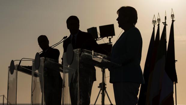 Los tres dirigentes europeos en una rueda de prensa