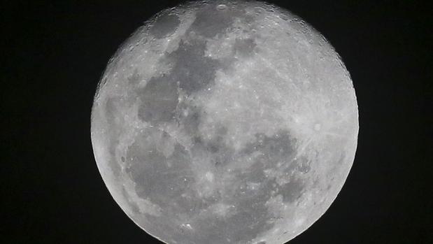 Imagen de la luna llena vista desde Buenos Aires