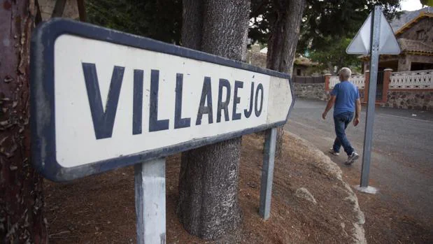 Un hombre camina en dirección a Villarejo, la zona por donde paseaba el varón fallecido