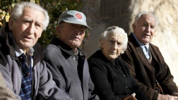 Un total de 8,3 millones de personas superaban los 65 años en España en 2015