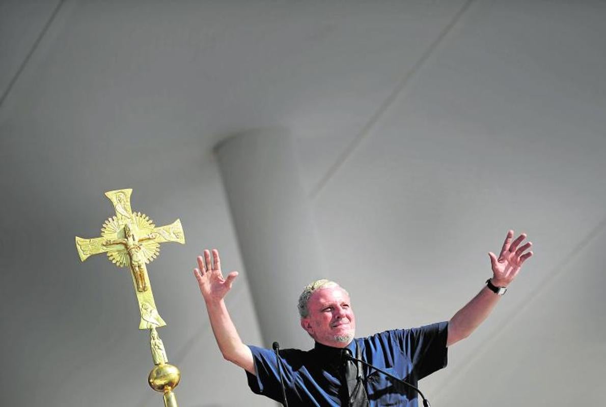 Kiko Argüello durante una reunión del Camino Neocatecumenal en Madrid en 2011