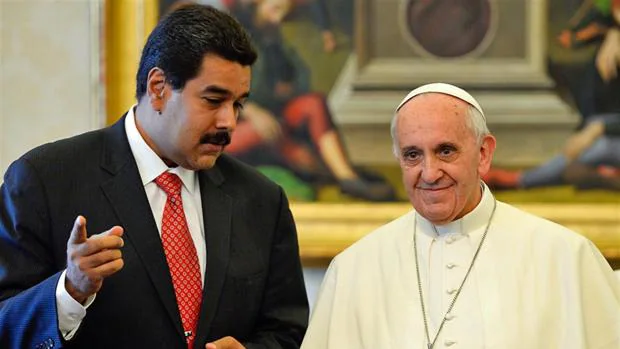 El Papa junto al presidente Nicolás Maduro en una audiencia en el vaticano en 2013
