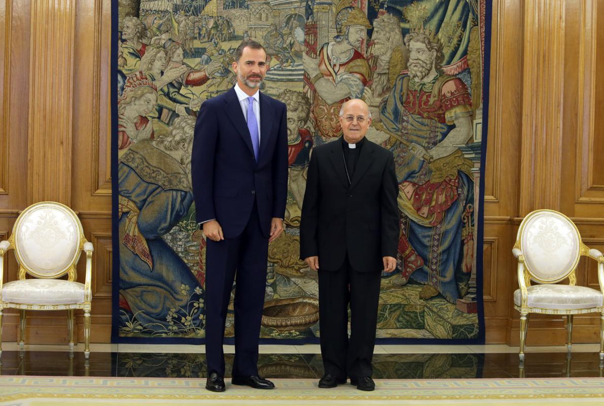 Felipe VI , con el presidente de la Conferencia Episcopal, Ricardo Blázquez en La Zarzuela