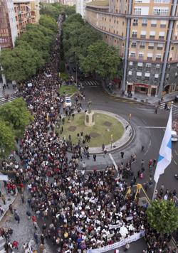 Miles de personas se han manifestado este domingo en las calles de Huelva