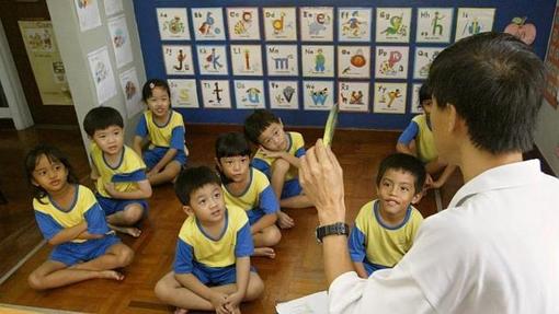 Un grupo de alumnos en un colegio en Singapur