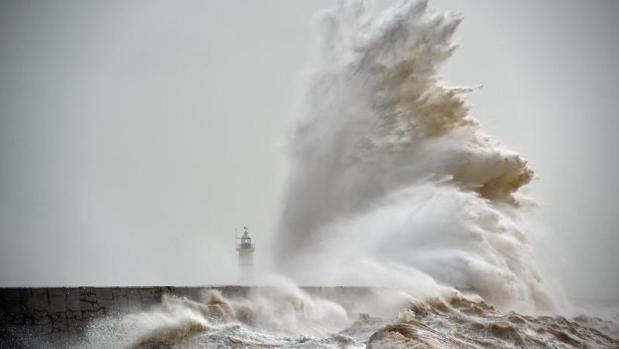 Fuerte oleaje en las costa inglesa