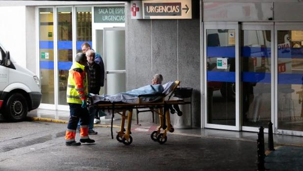 Un enfermo llega por Urgencias al Hospital de Cabueñes