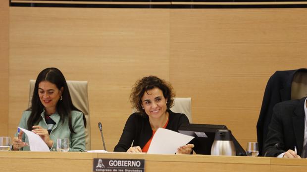 La ministra de Sanidad, Dolors Montserrat, durante su comparecencia hoy en el Senado