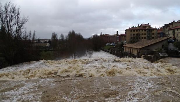 La localidad pamplonesa de Villava tiene activados los planes de inundaciones debido a la crecida del río Arga