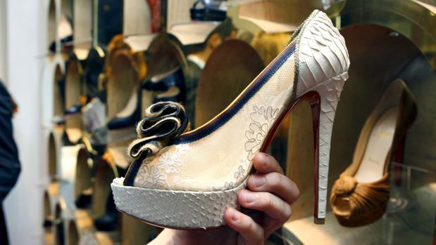 Los zapatos de tacón figuran en el código de vestuario de algunas empresas inglesas