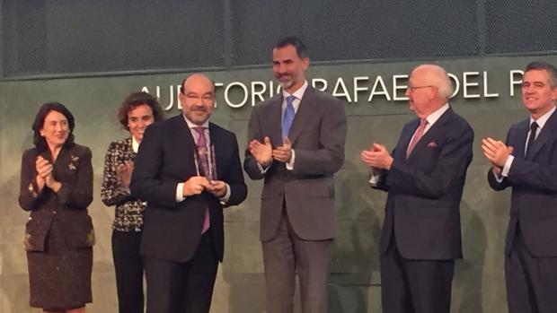 Ángel Expósito recibe a manos del Rey el premio Codespa por «La Mañana desde Mali»