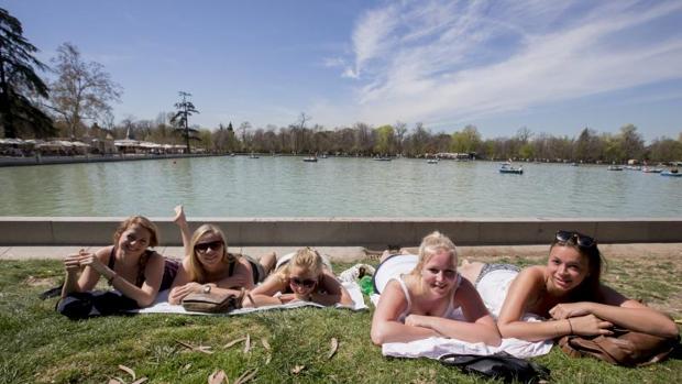 Los termómetros superarán este jueves los 26ºC en el sur y valle del Ebro, y los 30ºC en Canarias