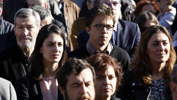 A la izquierda de la imagen, el miembro del Consejo Ciudadano de Podemos y exJemad, Julio Rodríguez, junto a otros dirigentes del grupo como Rita Maestre e Íñigo Errejón