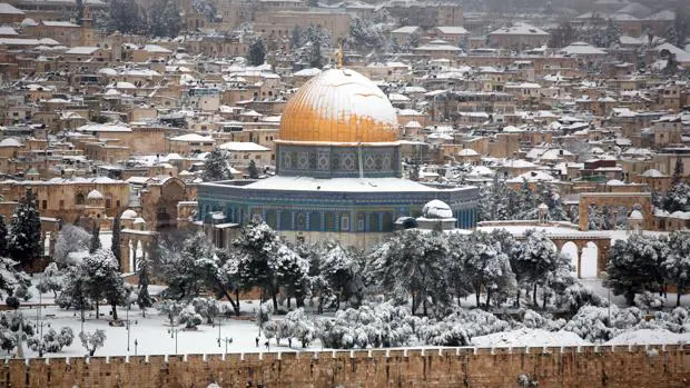 Nieve en la Explanada de las Mezquitas de Jerusalén en febrero de 2015