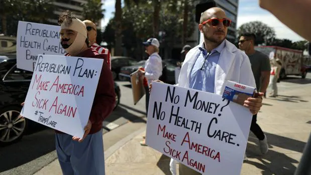 Protesta en Los Ángeles contra el plan republicano para derogar y sustituir el Obamacare