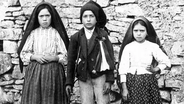 Lucía, Francisco y Jacinta, los tres pastorcillos de Fátima