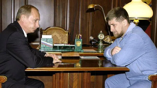 El presidente de Rusia, Vladímir Putin, junto al presidente de Chechenia, Ramzán Kadírov