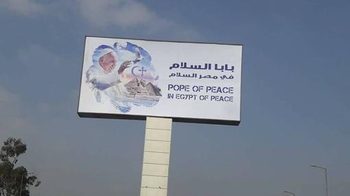 Un cartel promocional de la visita en El Cairo