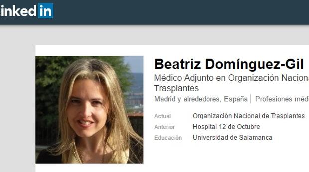 Dolors Montserrat, ministra de Sanidad, flanqueada por el director de la ONT saliente, Rafael Matesanz, y su relevo en el cargo, Beatriz Domínguez-Gil